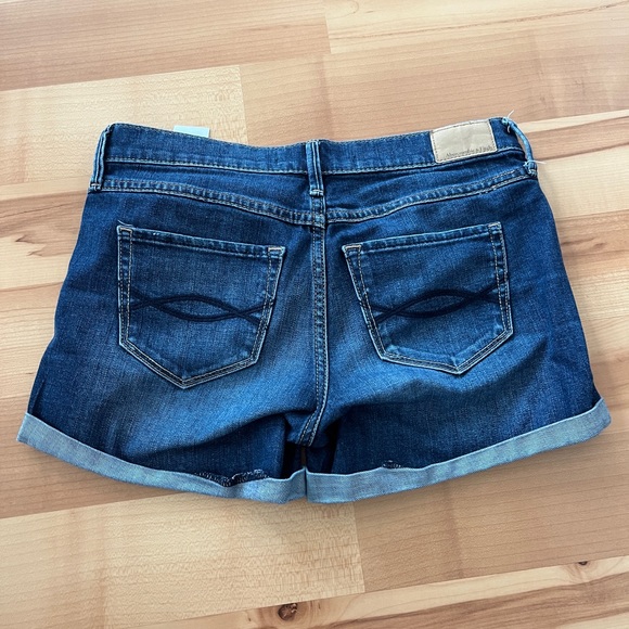 Abercrombie Low Rise Shorts - Picture 2 of 2